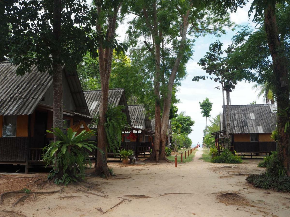 Bluesky Beach Bungalows Koh Lanta Exterior photo