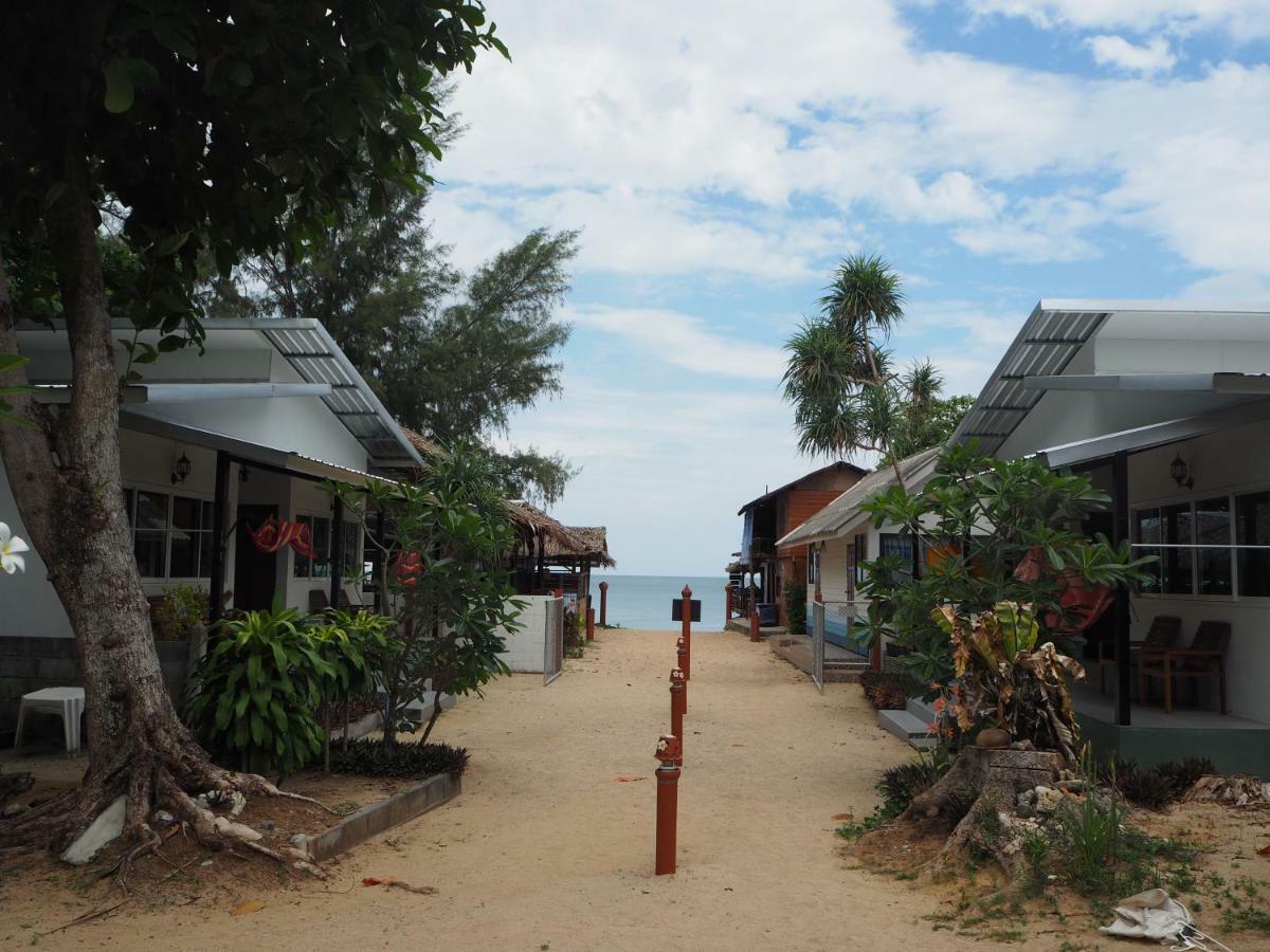 Bluesky Beach Bungalows Koh Lanta Exterior photo