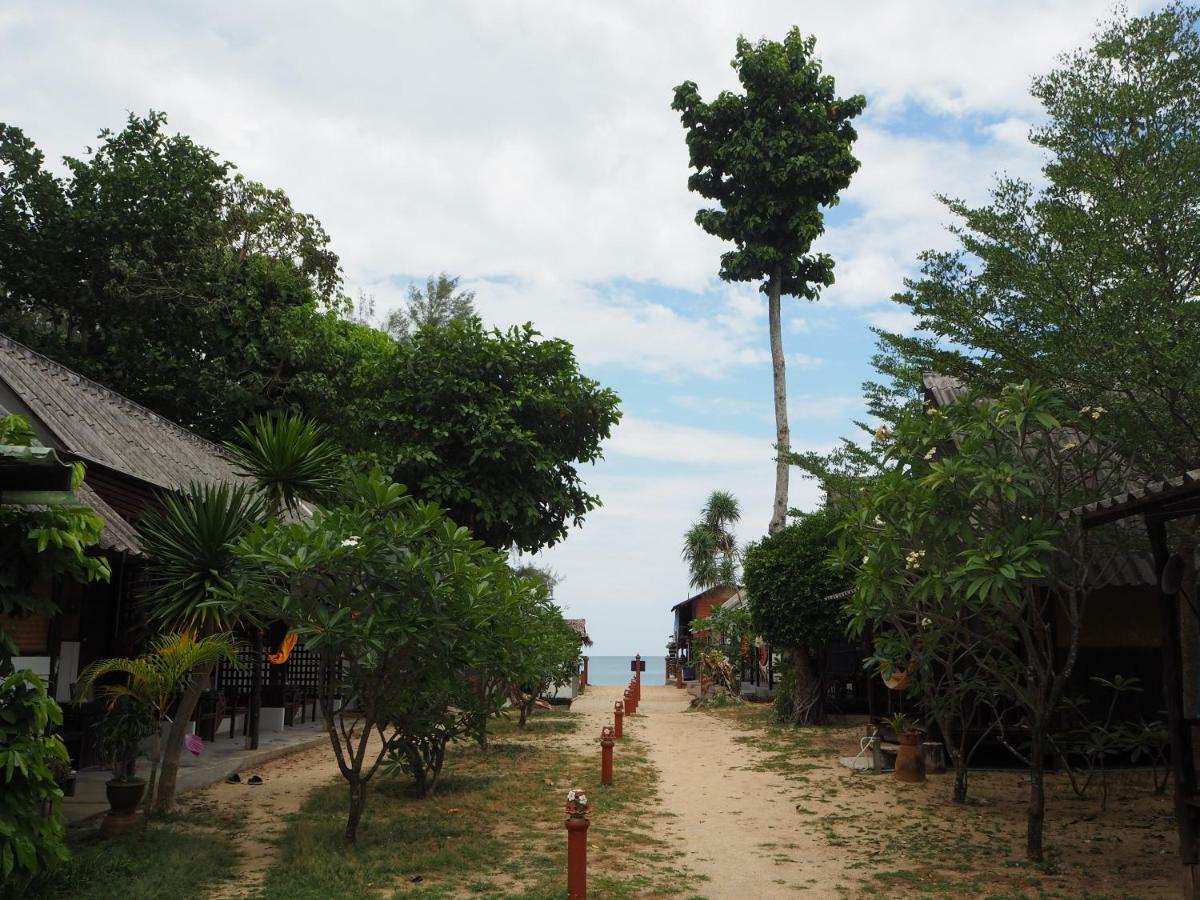 Bluesky Beach Bungalows Koh Lanta Exterior photo