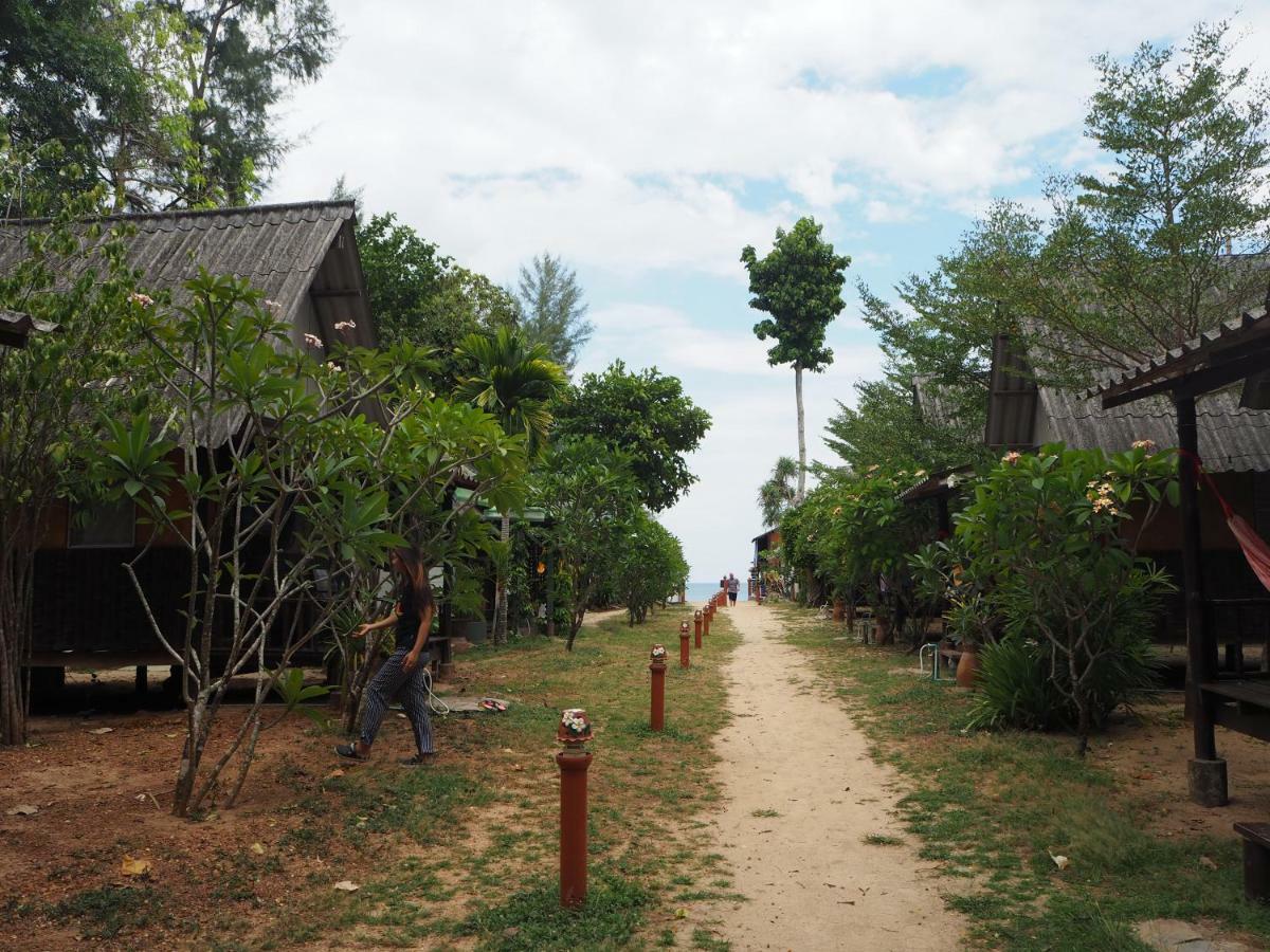 Bluesky Beach Bungalows Koh Lanta Exterior photo