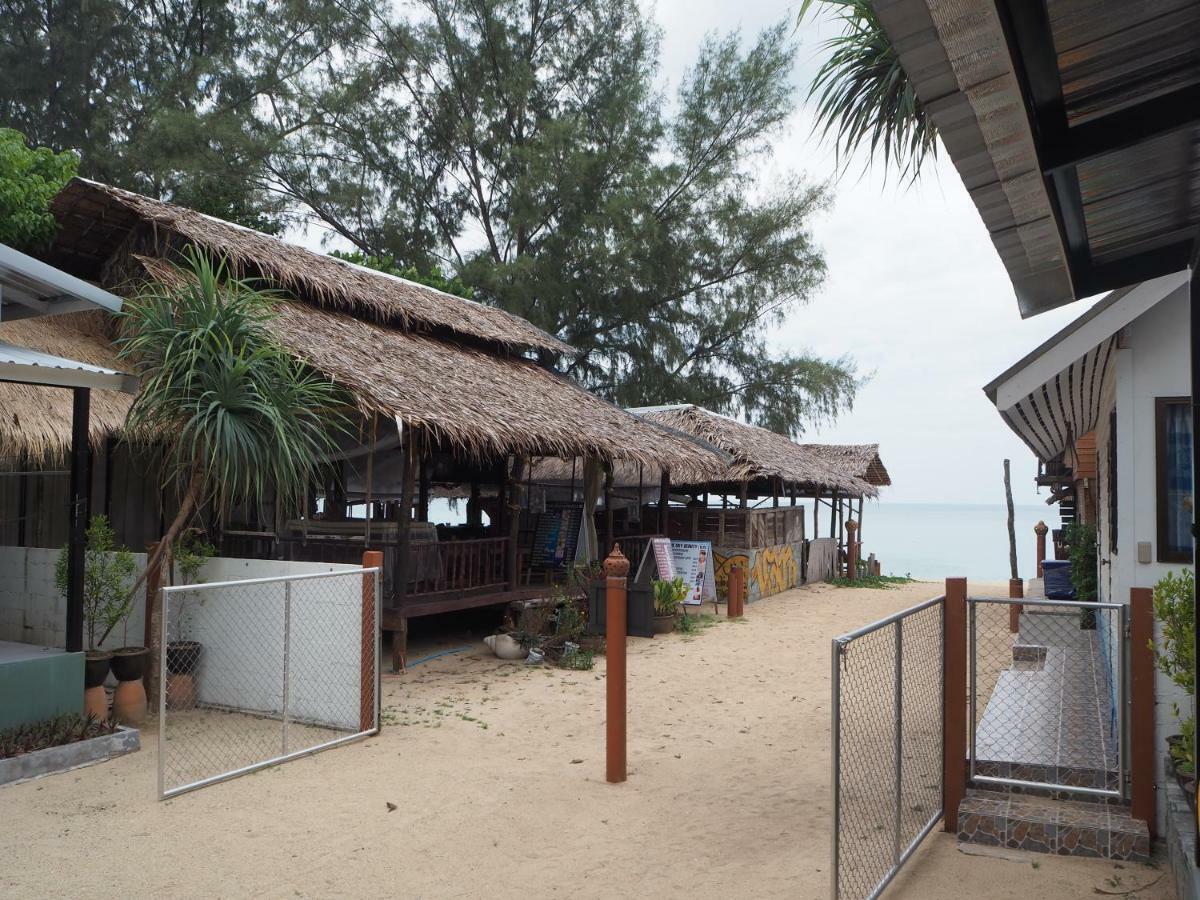 Bluesky Beach Bungalows Koh Lanta Exterior photo